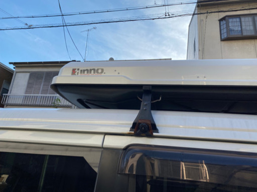 ルーフボックス　INNO パールホワイト