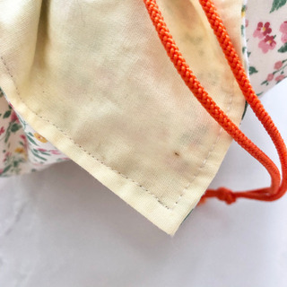 【ネット決済・配送】ハンドメイド　巾着袋　ポーチ　お祭り　クラッチ　バッグ　花柄　手作り　手芸　美品 の画像