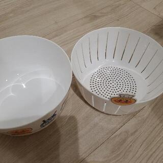 アンパンマン、ザル、ボールの画像