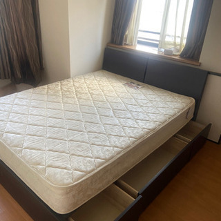 ダブル、セミダブル、シングル、クイーンベッド土日マットレス4,000円からの画像