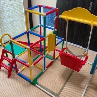 室内ジャングルジム　鉄棒　ブランコ