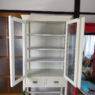 値下げしました❗扉付きショーケースの画像