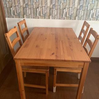 ダイニングテーブルの画像