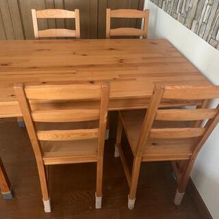 ダイニングテーブルの画像