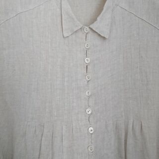 おしゃれなナチュラル系ブラウスの画像