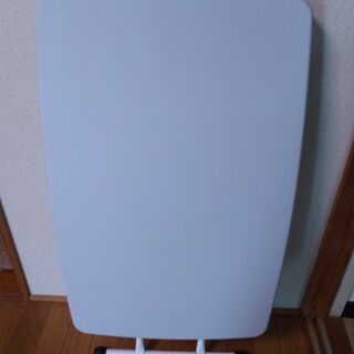 【ご相談中】折り畳み式軽量テーブル・高さを自由に変えられます