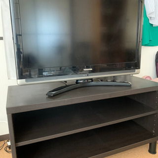 32型テレビとテレビ台