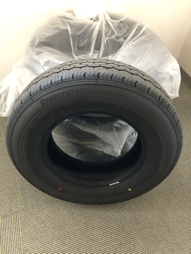 値下げしました[新車外し]ハイエース BS 夏タイヤ4本セット 195/80R15 107/105N LT 2021年製造