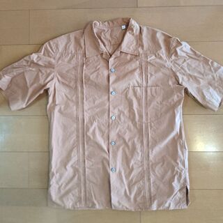 開襟シャツ3枚とTシャツ1枚
