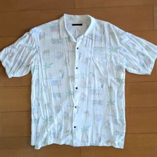 開襟シャツ3枚とTシャツ1枚の画像