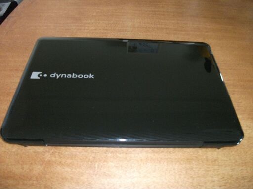サテンブラックで外観は非常にきれい、SSDに換装、サクサク動きます。ワイヤレスマウス付きのお買い得品！