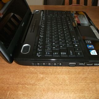 サテンブラックで外観は非常にきれい、SSDに換装、サクサク動きます。ワイヤレスマウス付きのお買い得品！の画像