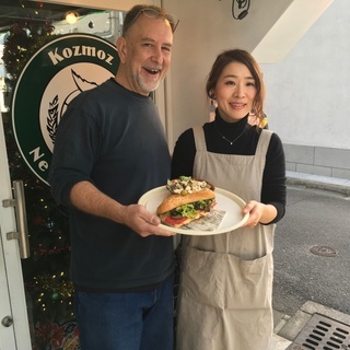 ハンバーガーカフェスタッフ募集🎵フロアスタッフ 　時給1000円~の画像