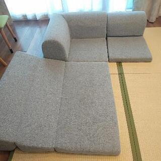 ローソファー　グレー　三点セットの画像