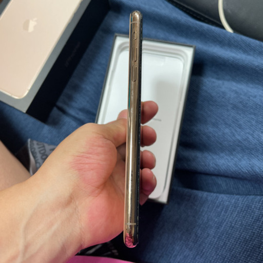 iPhone11ProMax64GゴールドSIM解除済！
