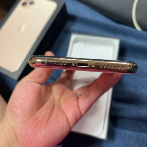 iPhone11ProMax64GゴールドSIM解除済！