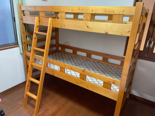 2段ベッド（2段目用、1段目用のハシゴ有り）