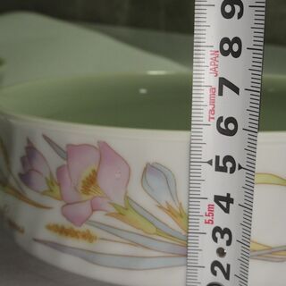 使用少なめ又は未使用　　花柄の器　　大きさ約16㎝　高さ約6㎝　２個の画像