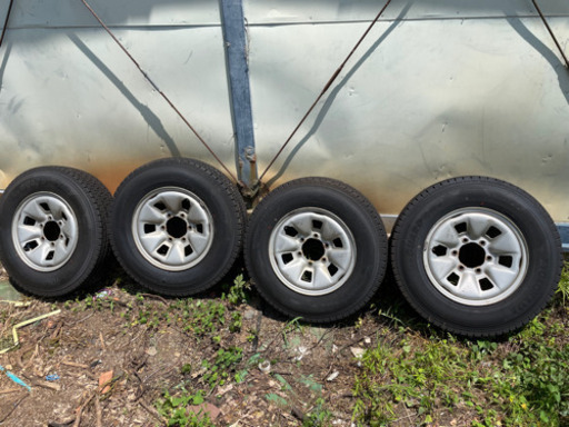 ハイエース？　スタッドレスタイヤ