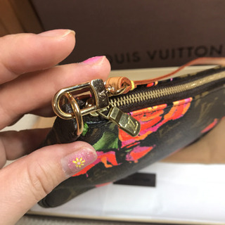 未使用に近い，ルイヴィトン 村上隆限定品アクセソワール M48615 薔薇 の画像