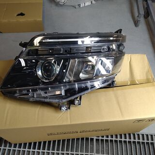 TOYOTA　ヴォクシー　左ヘッドライト 即決 ヴォクシー 70 後期 / HID トヨタ 純正 左 ヘッドライト KOITO 28