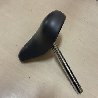 【値下げ】自転車　サドル【足つきよし】1個400円の画像