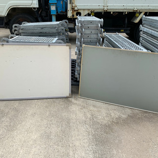 壁掛式ホワイトボード&月間予定表(横書)のセット / 中古品の画像