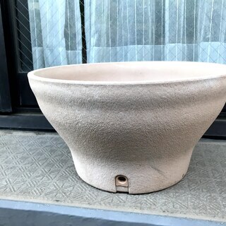 植木鉢と支柱　各2セットの画像