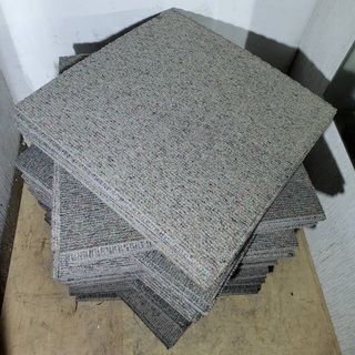 超激安‼️タイルカーペット 100枚で5000円‼️( サイズ5...