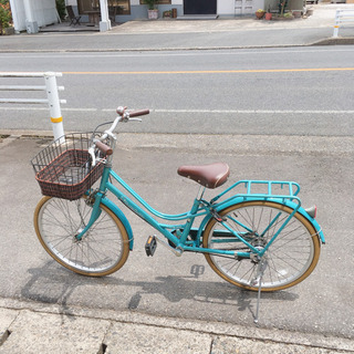 自転車✨22インチ　ブルーグリーン✨かご編み上げデザイン✨鍵あり...