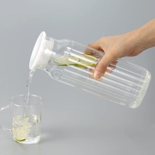 iwaki(イワキ) 耐熱ガラス ピッチャー 冷水筒 ホワイト 1L 茶こしなし 角型サーバー 麦茶 お茶 ポット KT296K-Wの画像