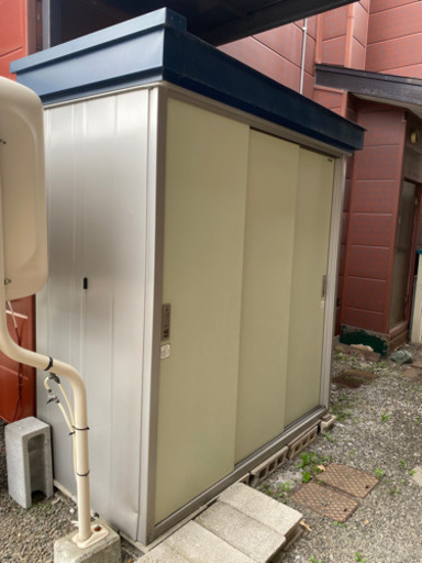 値下げ　引取限定　ヨドコウ　物置。鍵付き