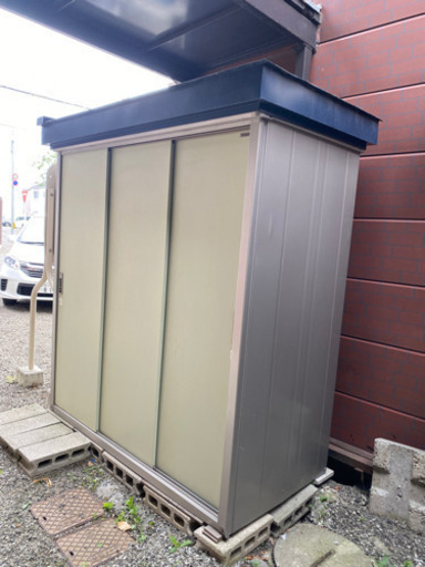 値下げ　引取限定　ヨドコウ　物置。鍵付き