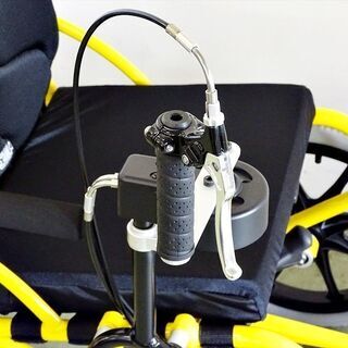 山口)下松市より　足こぎ車椅子(Mサイズ)ソリッドイエロー　耐荷重100㎏ 対応身長145～180㎝　BIZHG22Hの画像
