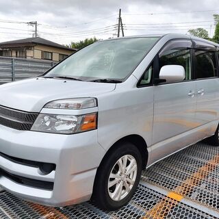 大人気・8人乗り ヴォクシィ 84K 車検4年9月が乗り出し約30万！