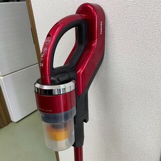【リサイクルショップ　ピカソ　小松原】TOSHIBA　バッテリー式コードレスクリーナー　トルネオV　ルビーレッド　の画像