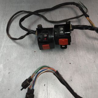 バイクの左右スイッチアッセンブリ。