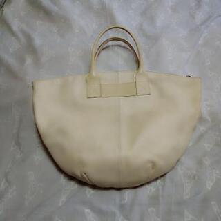 FURLA トートバッグ クリーム色 フルラの画像