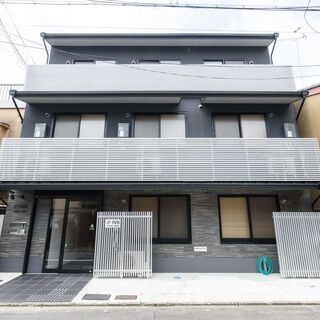 服装・髪型等の規定無し　ホテルフロント及び、ゲストハウス運営スタッフの画像
