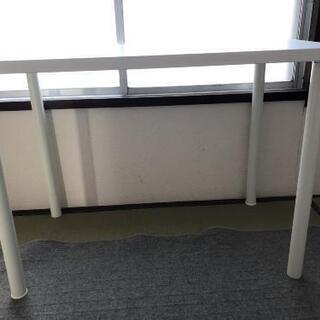 白 テーブルの画像