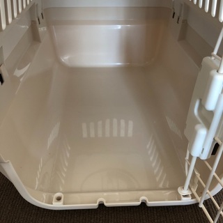 ほぼ新品❣️ リッチェル　クレート　アイボリー　Sサイズの画像