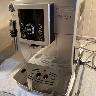 デロンギ（DeLonghi） コンパクト全自動エスプレッソマシン 「 ECAM23420SB 」 マグニフィカS スペリオレの画像