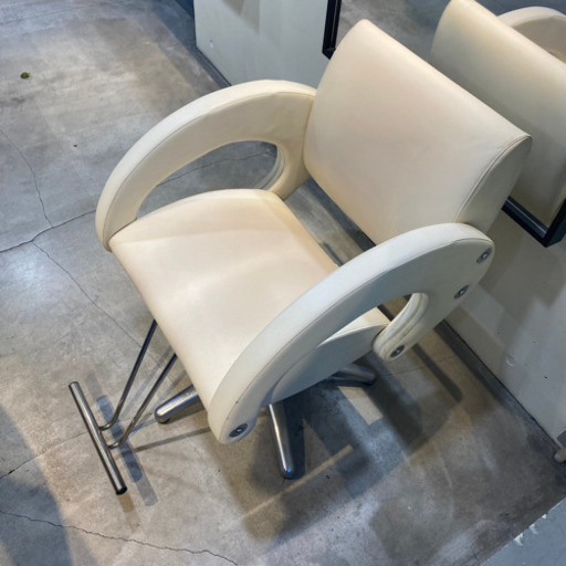 美容室　セット面椅子　3台あります