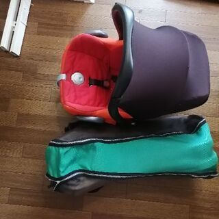 チャイルドシート付きベビーカーの画像