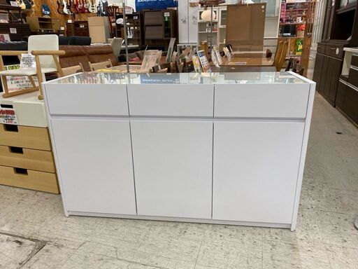 （商談中）白が映えるボードです！【愛品館 江戸川店】ガラストップボード　サイドボード　カウンター　ID:151-007040-007　配送可＆代引き配送可