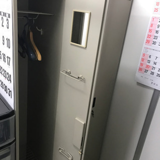 【鍵付きスチールロッカー】【3人用】【衣装棚】【着替えロッカー】の画像