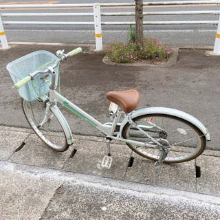 自転車✨女の子向け✨22インチ　ホワイト×グリーン✨鍵ありタイプ...