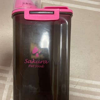 キャットフード入れの画像