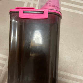 キャットフード入れの画像