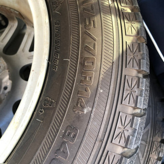 175/70R14 84Q スタッドレスタイヤ4本　ホイール付き
